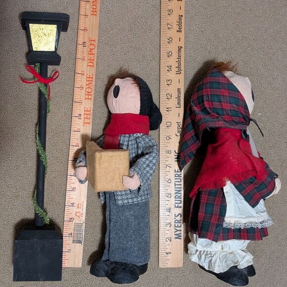 Vintage Handcrafted old time carolers street lamp paper mache dolls figurines - Picture 10 of 12